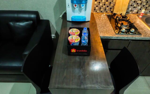 Pool View Apartment Green Pramuka