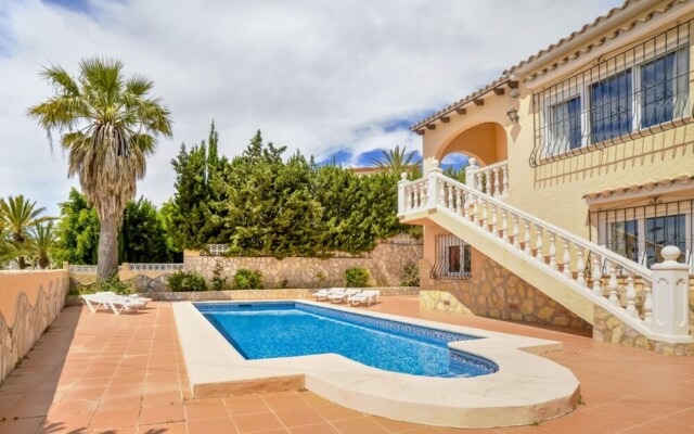 Villa - 6 Bedrooms with Pool - 105026