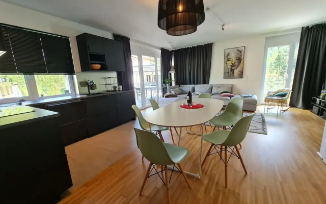 Luxury Apartment With Stunning Mountain View