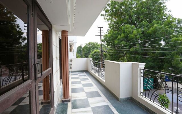 OYO 9530 Hotel Naval Residency