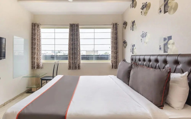 OYO Townhouse 327 C21 Mall