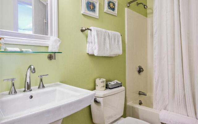 Glen Cove Inn & Suites