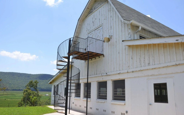 Mountain Cove Farms Resort