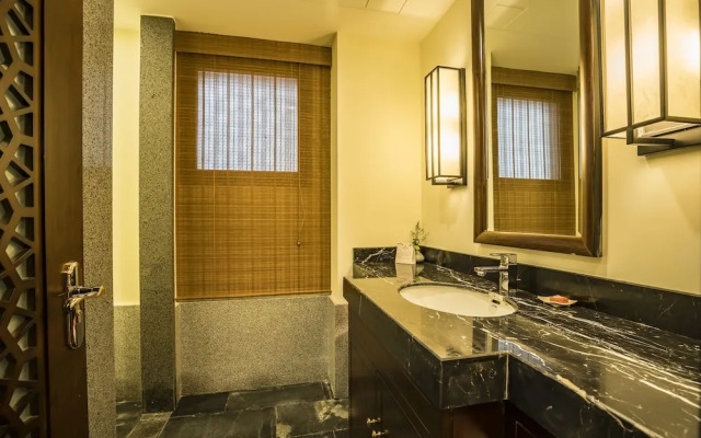 Graceland Garden Court Hotel