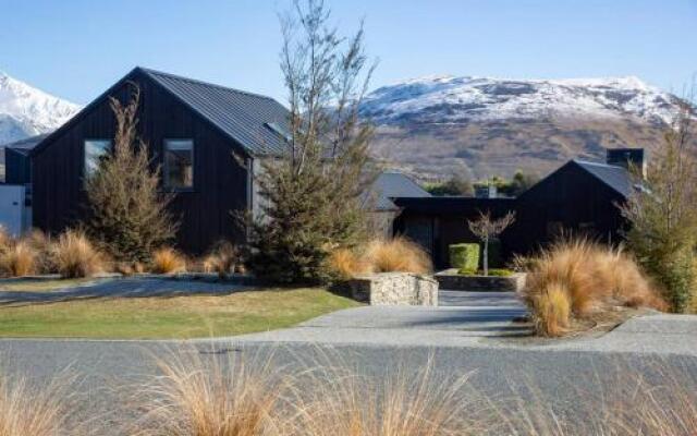 Kawarau Lodge Ski Golf Or Relax In Style BBQ