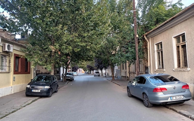 Urban Zen Den 2 Room Condo