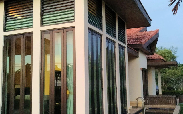 Sabah Beach Villas & Suites