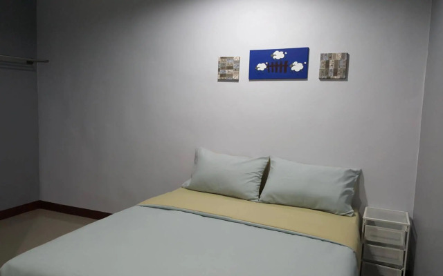 Wanderlust Bangkok Hostel