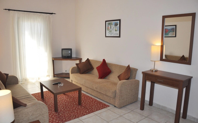 Отель Siesta Beach & Apart