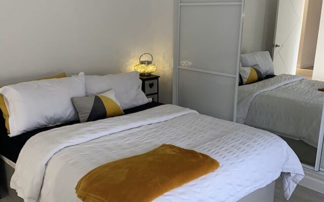 COP 26immaculate Newly Refurbished2 bed in Glasgow