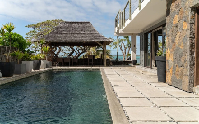 Koki Bonheur Beachfront Villa by StayMauritius