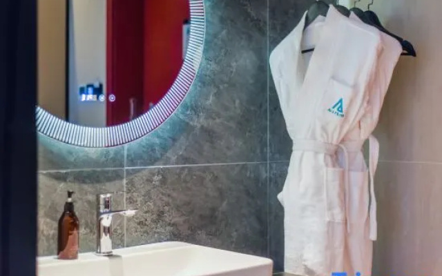 ACE High-altitude Designer Homestay (Jiefangbei Haochi Street Branch)