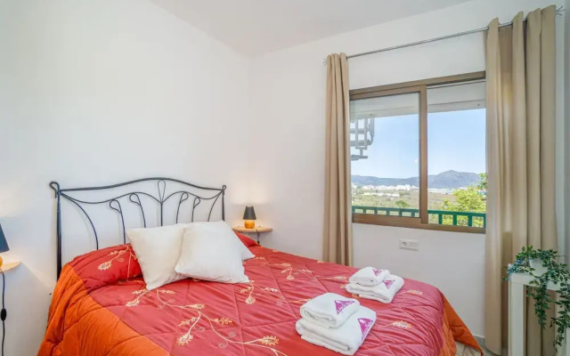 Sea & Mountain View Apartment