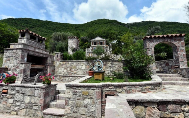 Old Stone House Villas
