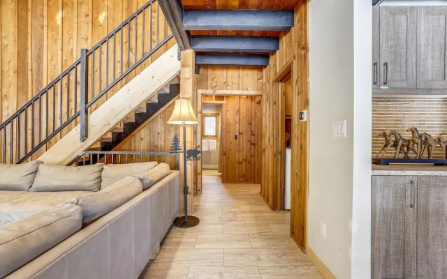 Red Feather 5 Bedroom Home by Redawning