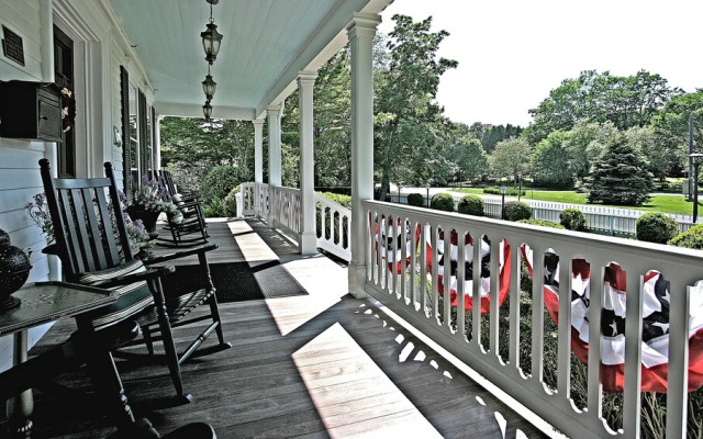 The Hedges Inn