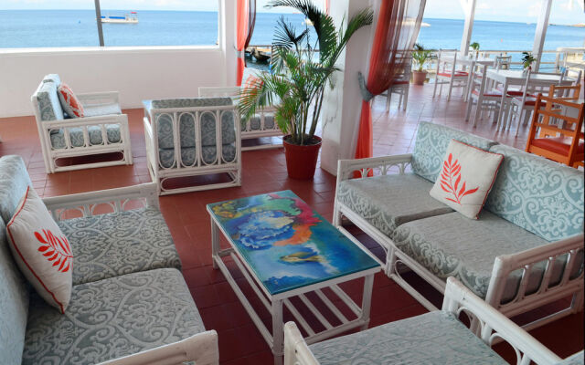 Anchorage Hotel & Dive Center