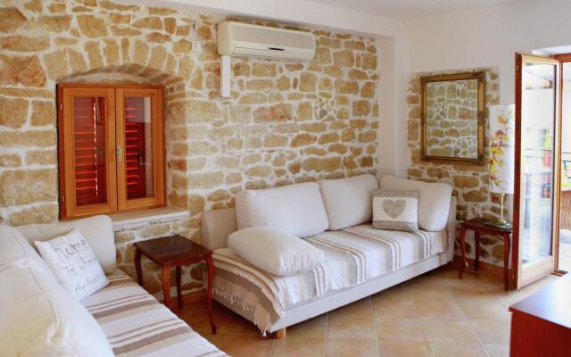Central Apartment in Okrug Donji near Beach
