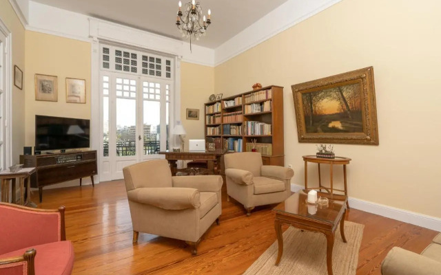 1930's neoclassical apt in the heart of Athens