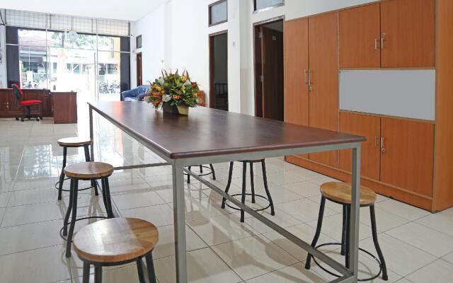 OYO 1306 Cendrawasih Homestay