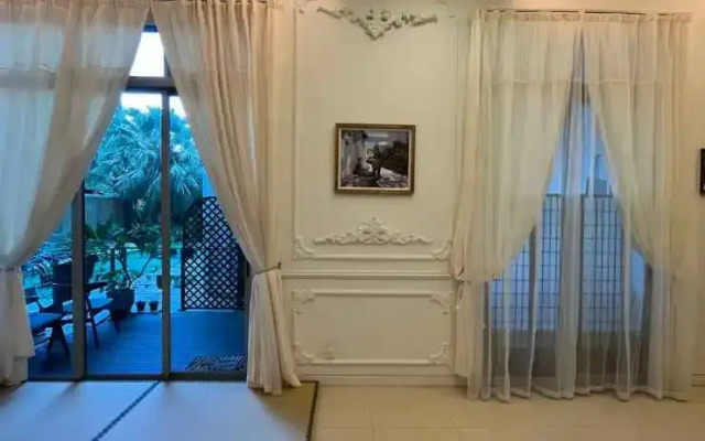 Master Bedroom in 3-bedroom Condo with Pool