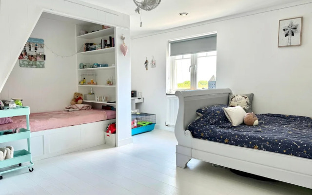 Seawynds Family Home With Far-reaching Sea Views