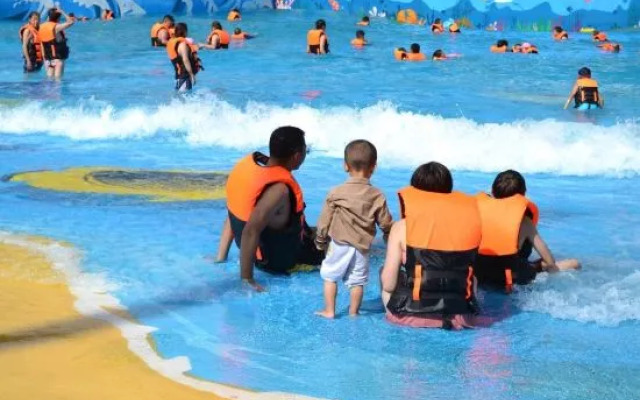 Tanghai Holiday Hotel