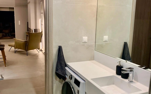 Fab New Flat in Central Athens w/ Acropolis Views