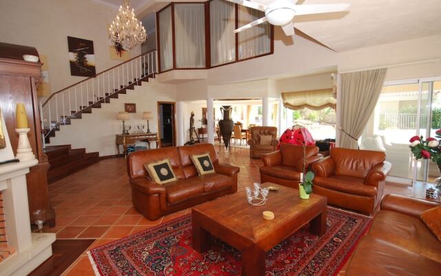 Lavish Villa With Private Swimming Pool