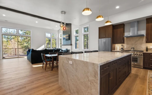 Pine Meadow All Seasons Lodge