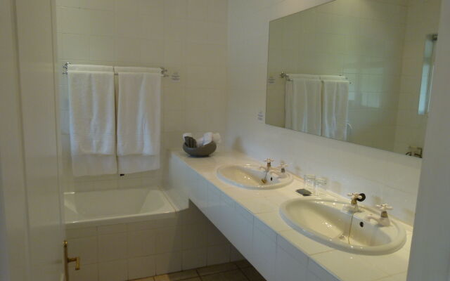 Redbourne Country Lodge- Lion Roars Hotels & Lodges