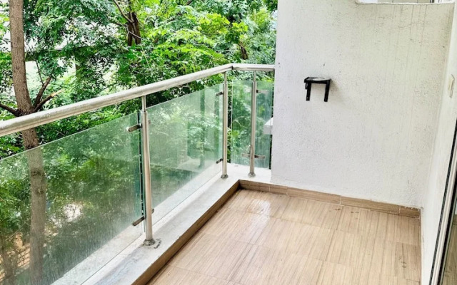 StayBird - Azure Suites Business Hotel