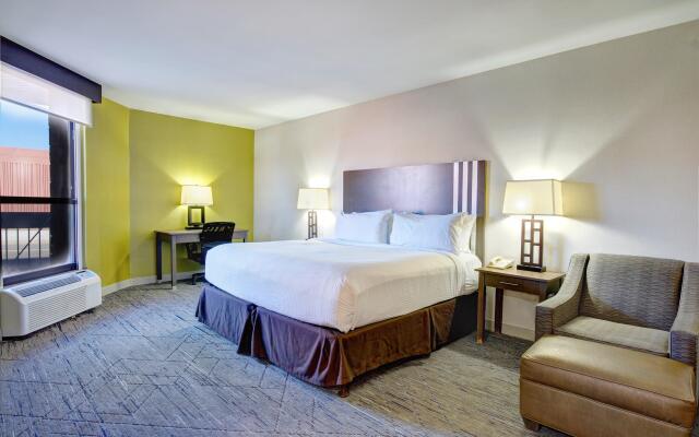 Holiday Inn Express & Suites Phoenix - Tempe by IHG