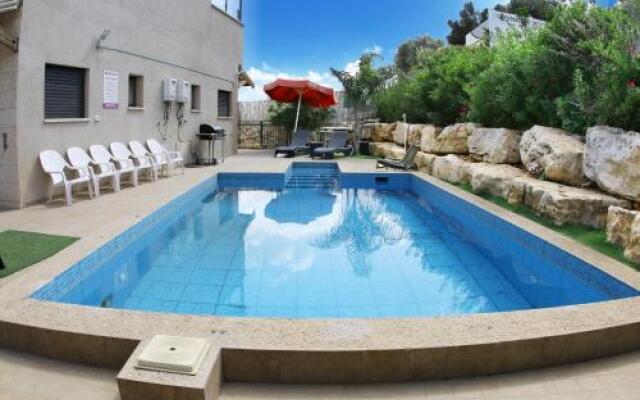 Hadar's Mansion