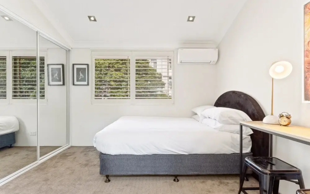 Elegantly Modern 2-bed In The Heart of Chippendale
