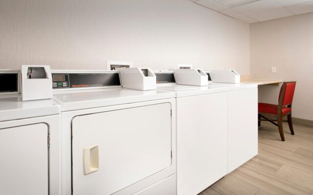 Holiday Inn Express & Suites Baltimore - BWI Airport North by IHG