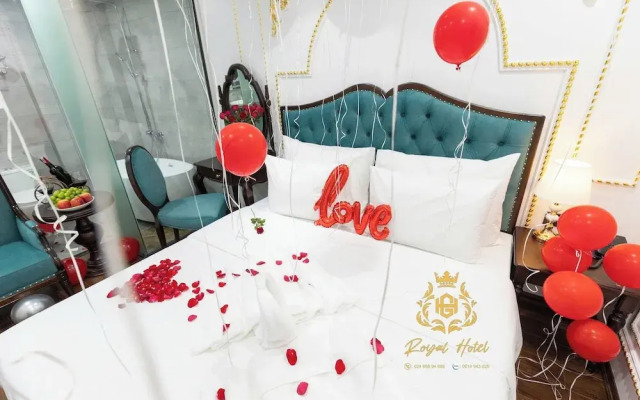 Royal Hotel Me Tri Ha
