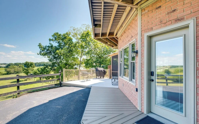 4 Mi to German Village: Studio w/ Hot Tub!