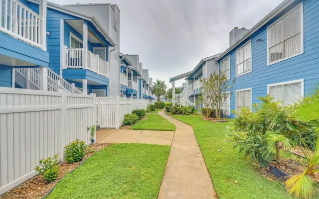 Bay View, Pool Access: Romantic Galveston Retreat!