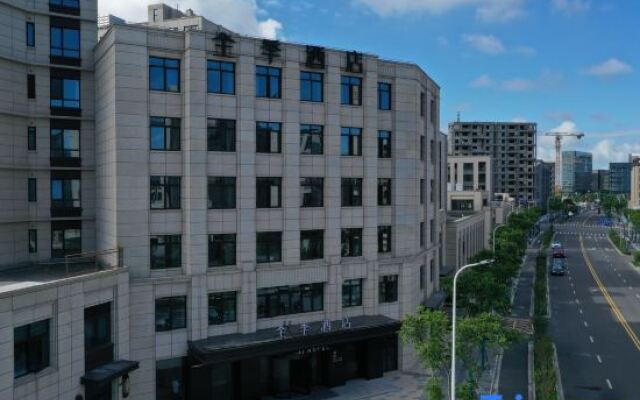 JI Hotel (Shanghai Dishui Lake Subway Station)