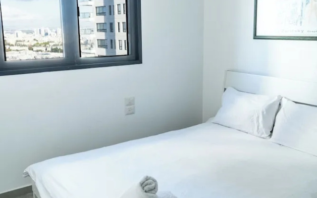 3BR Skyline Retreat on the 24th Floor