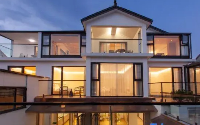 Suzhou Xinyue Courtyard Farmhouse