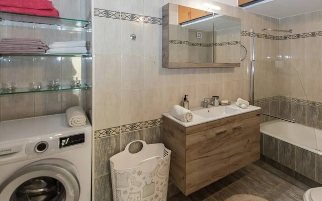 Thano's Stylish Flat, Just 150m To The Beach