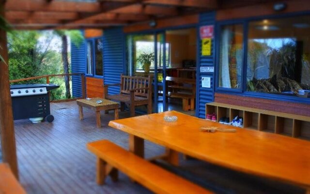 YHA Motueka Laughing Kiwi Backpackers & Self Contained Bach