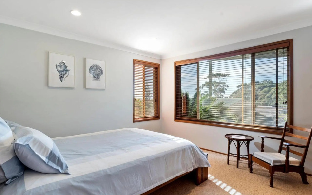 Big Family Home with Big Backyard and Big Views of Jervis Bay – Guest Rooms – Vincentia