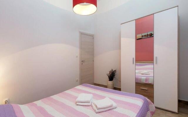 Pleasant Oriana Apartment near Sea