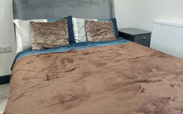 High Wycombe - 1bed Apartment - Sleeps 3 - Parking