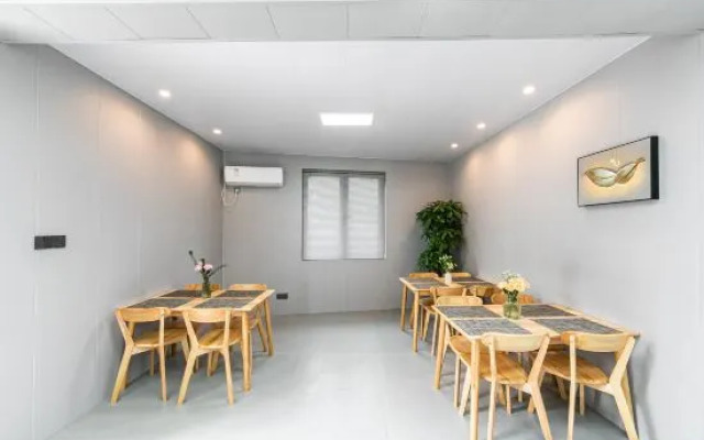 Haikuoyunshen·Super first-line sunrise sea view pool holiday villa (Xiaowushitang Branch)