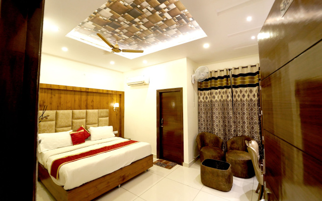 Hotel Roopa International