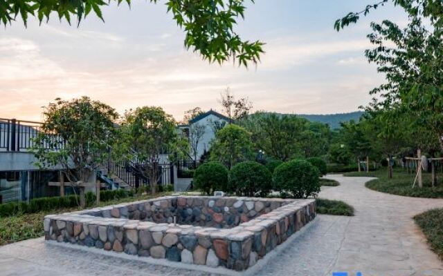 Nanjing Yinglu Hot Spring Resort Homestay Hotel